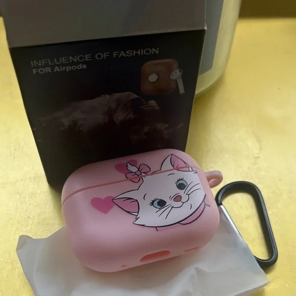 Pink Cat AirPods Case with Heart Design - Picture 1 of 1